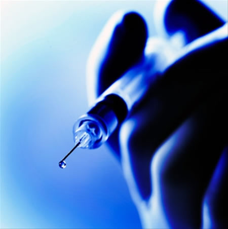 Jeringa usada en la inyección de medicamentos via intravenosa, la cual resultaría obsoleta con este nuevo avance - Imagen de hepatitisc2000.com.ar