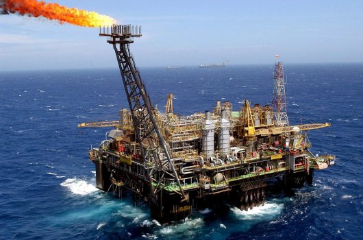 Extracción de petroleo en mar abierto