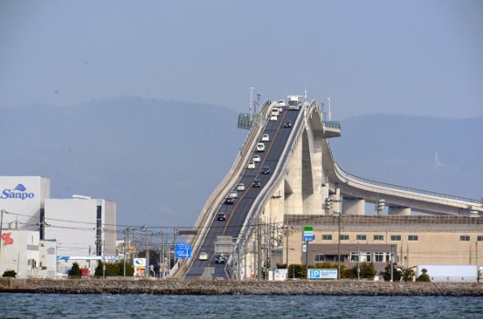 puente-inclinado-japon